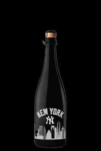 NY Yankees Sparkling Black Bottle